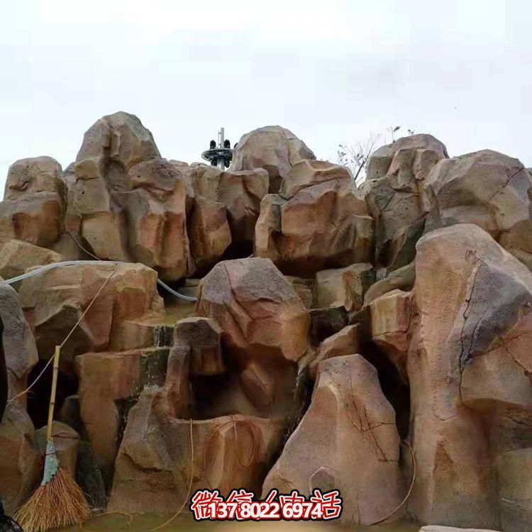 精致假山水泥装饰游乐园，为小区提供无尽乐趣