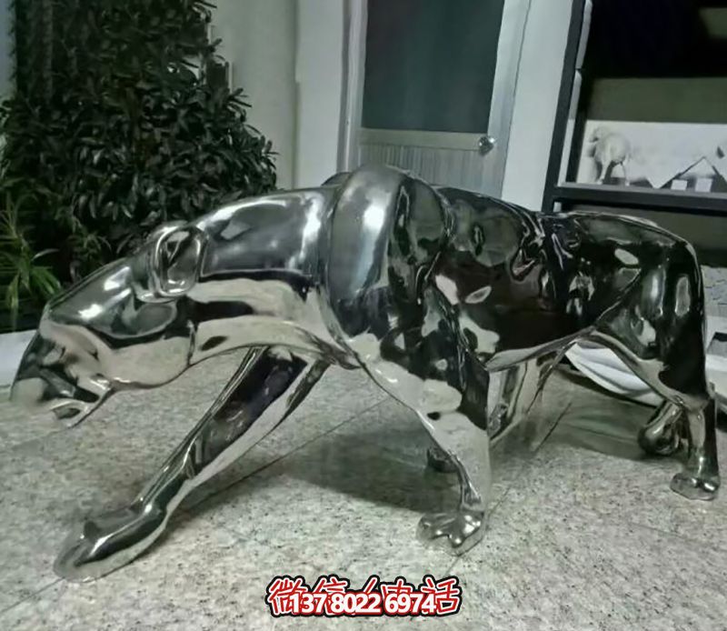 不锈钢镜面抛光雕塑——金钱豹行走