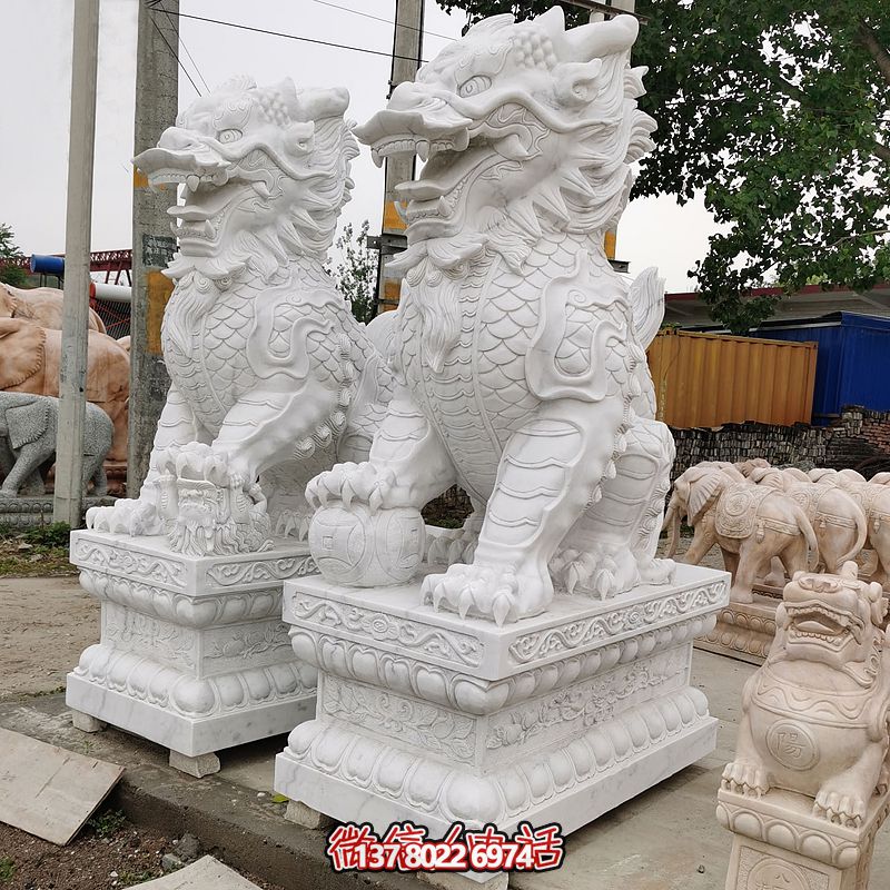 古典汉白玉大型麒麟景观雕塑,点缀庭院、别墅神秘气息 古典汉白玉大型麒麟景观雕塑,点缀庭院、别墅神秘气息