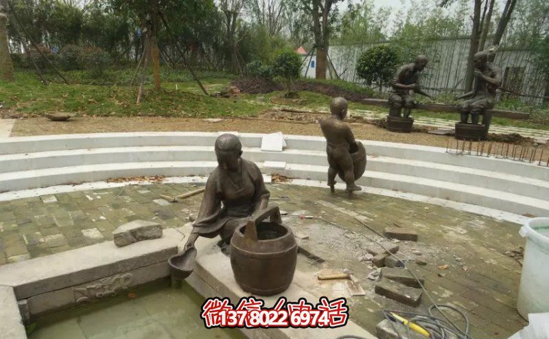 公园湖边摆放泡脚下棋景观人物铜雕