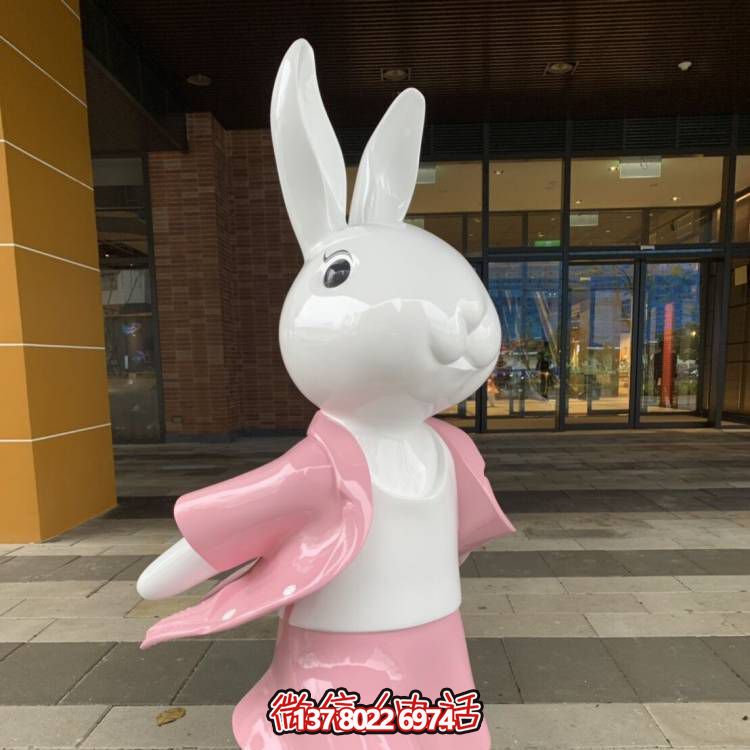 玻璃钢彩绘卡通兔子雕塑