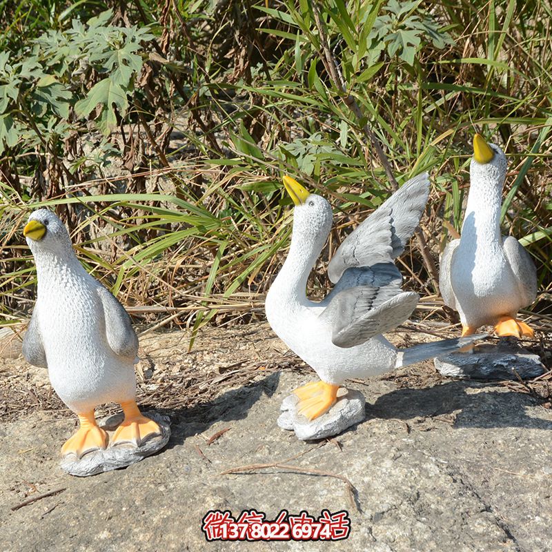 草坪池塘玻璃钢树脂抬头的鸽子雕塑 草坪池塘玻璃钢树脂抬头的鸽子雕塑