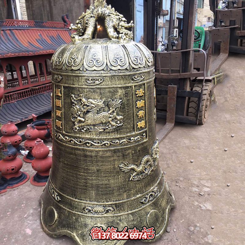 景点摆放大黄铜钟 景点摆放大黄铜钟